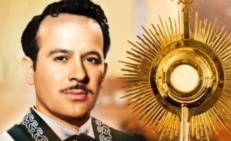 VIDEO: El día en que Pedro Infante le cantó a Jesús-Eucaristía