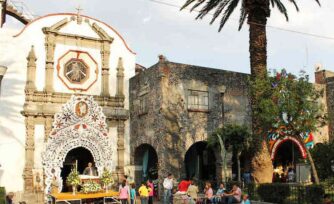 Sacerdote frustra robo y captura al ladrón que se llevaba las limosnas