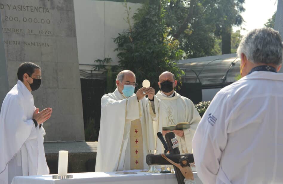 Dios sembró en los médicos el anhelo por ayudar y sanar a sus hijos