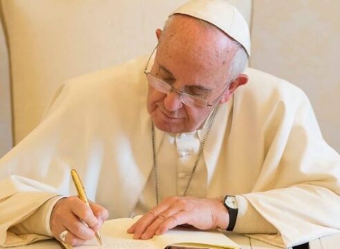 El Papa firmó su renuncia en caso de que su salud falle