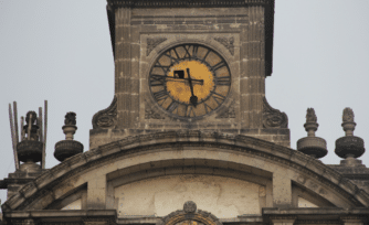 Reloj de la Catedral de México se ajustó por última vez tras 26 años