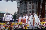 Baile, canto y adoración a Jesús, en el Rosario Viviente Arquidiocesano