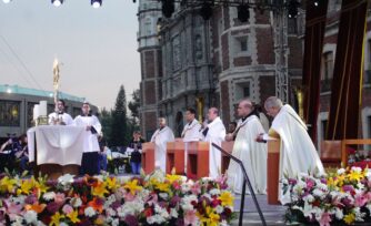 Baile, canto y adoración a Jesús, en el Rosario Viviente Arquidiocesano