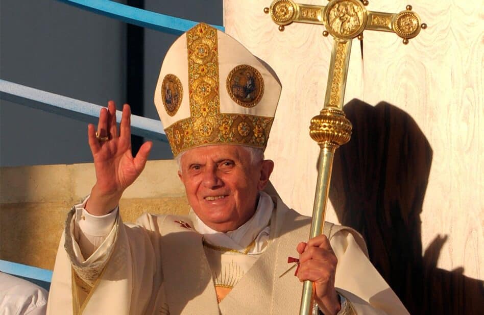 Benedicto XVI: humilde como hombre, grande como Papa