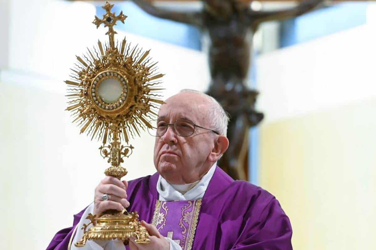 El Papa Francisco con el Santísimo Sacramento / Foto: Vatican Media