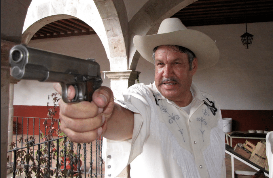 Le sale el 'tiro por la culata' al 'Padre Pistolas'
