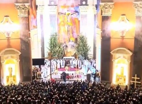 VIDEO VIRAL: 8 mil hombres le cantan a la Virgen María a una sola voz