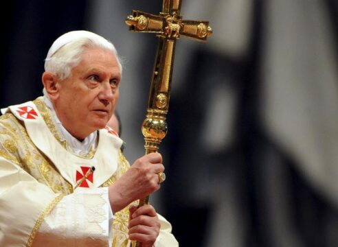 El silencio de Benedicto XVI que mantuvo a flote la barca de Pedro