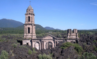 Cuando la lava de un volcán cubrió una iglesia pero se detuvo al llegar al altar