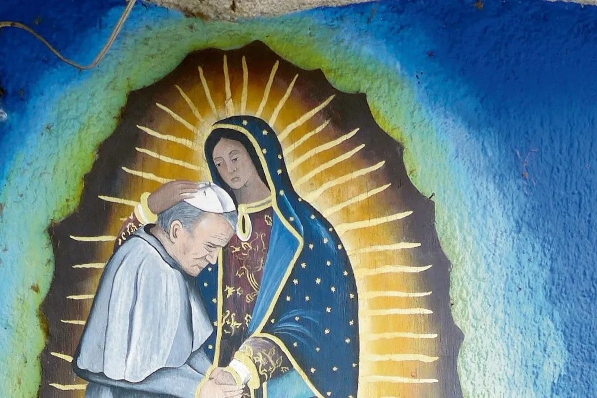 Virgen de Guadalupe abrazando a Juan Pablo II / Foto: Especial