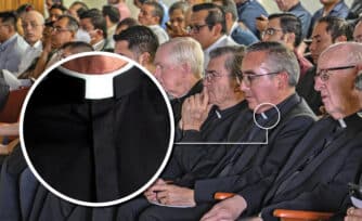 ¿Por qué los sacerdotes usan alzacuellos? La moda barroca que se convirtió en su vestimenta oficial