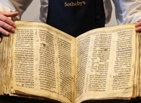 La Biblia hebraica más antigua del mundo será subastada en millones de dólares