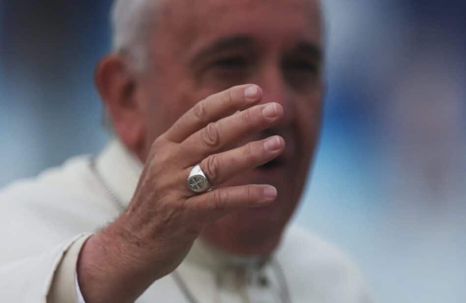 ¿Cómo cambiar el mundo? El Papa Francisco lo explica con los dedos