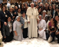 El Papa critica a los sacerdotes que no saben trabajar con mujeres