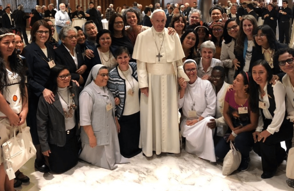 El Papa critica a los sacerdotes que no saben trabajar con mujeres