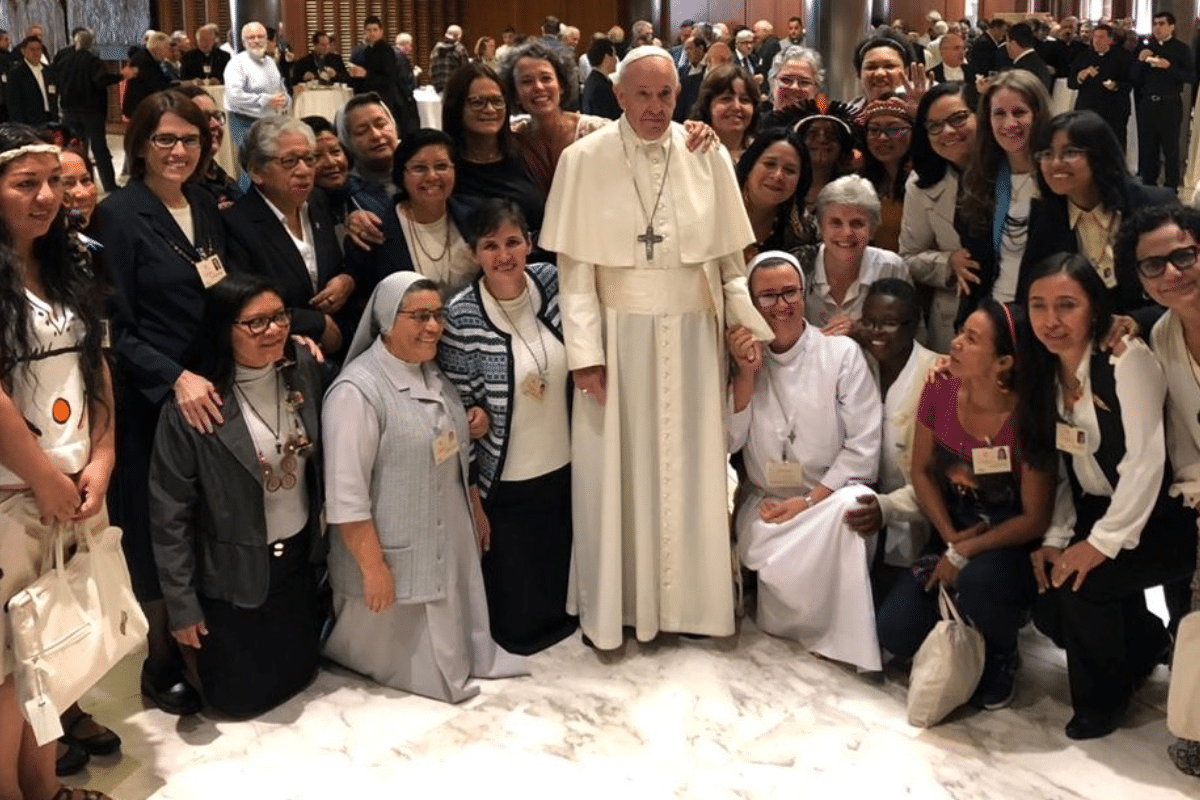 El Papa critica a los sacerdotes que no saben trabajar con mujeres