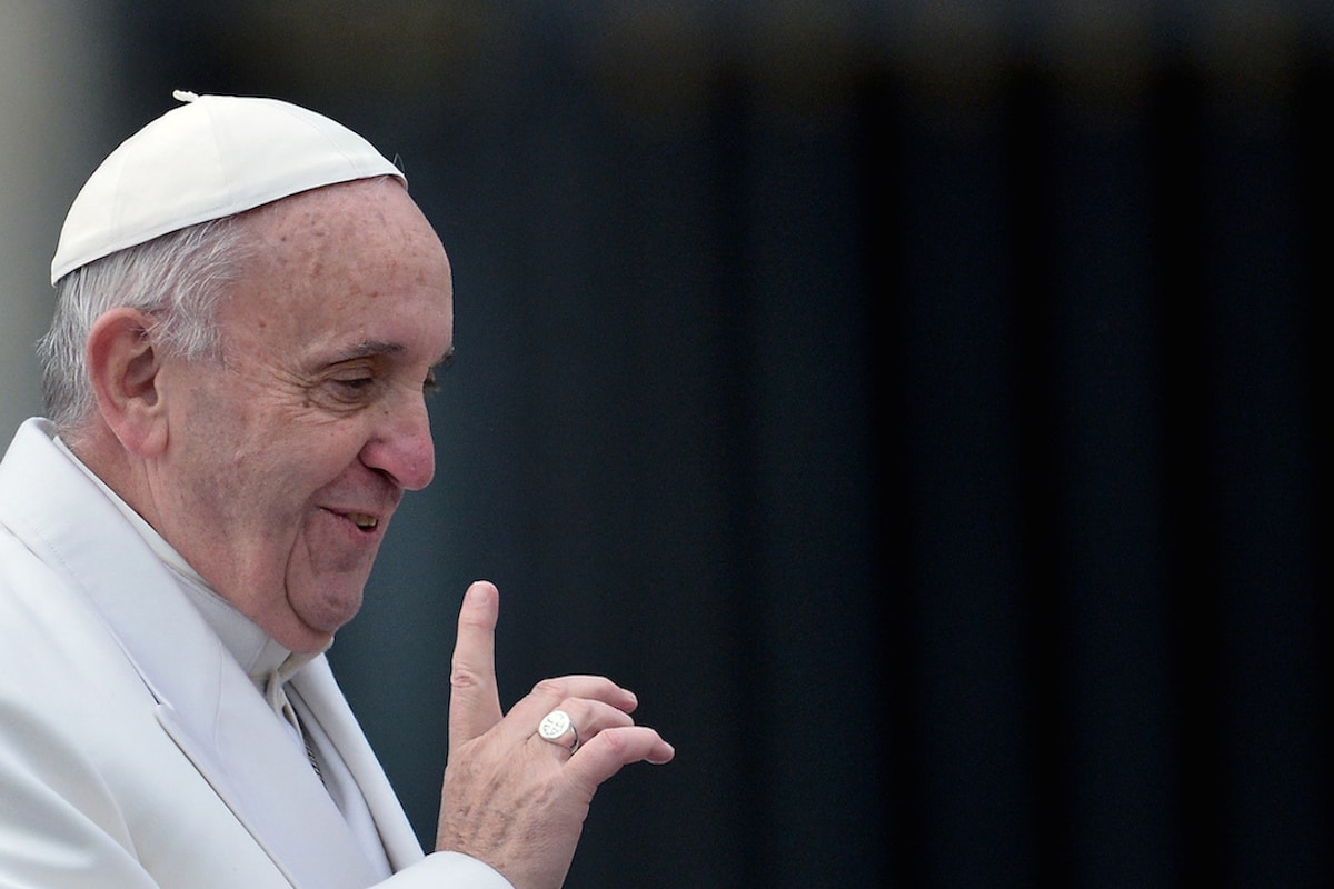 El Papa Francisco levantando el dedo índice / Foto: Vatican News