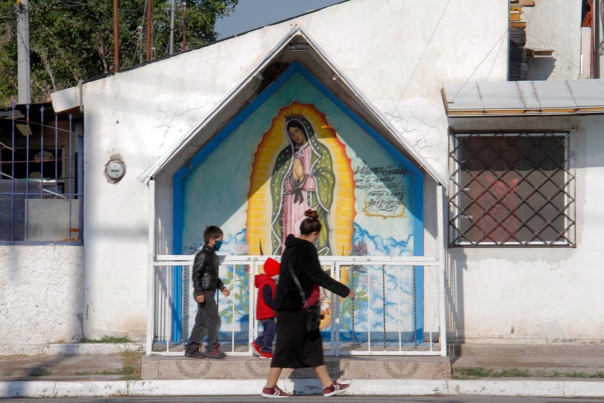 Imagen de la Virgen de Guadalupe en un altar callejero / Foto: Especial