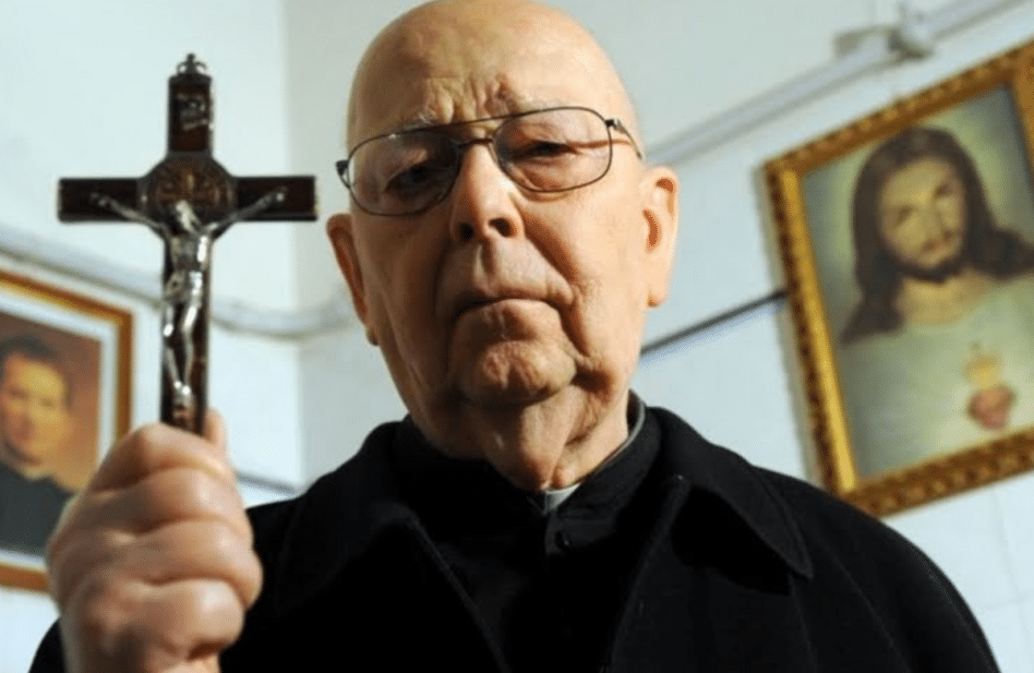 Las 4 virtudes del padre Gabriel Amorth para derrotar al diablo