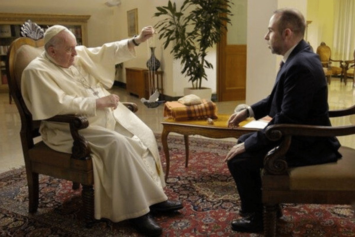 El Papa Francisco explica cómo el diablo corrompe al hombre