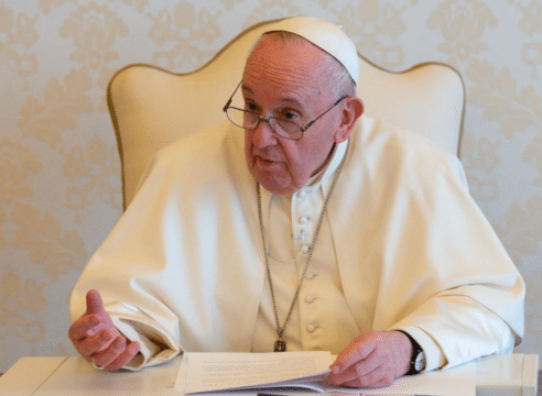 ¿Cuánto dinero gana el Papa Francisco?