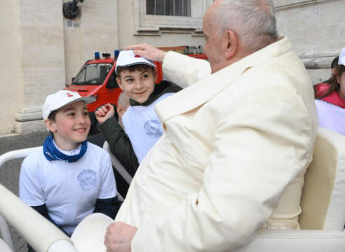 Papa Francisco: necesitamos de la sencillez para ser felices