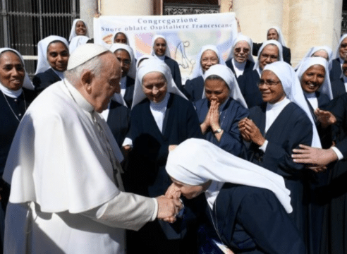 Las 6 virtudes que el Papa Francisco ve en las monjas y monjes