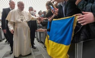 El Papa Francisco encarga a cardenal italiano realizar misión para la paz en Ucrania