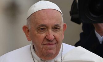 El Papa Francisco cancela sus reuniones por fiebre