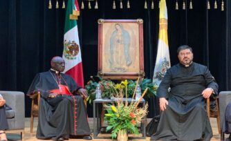 Card. Robert Sarah: “Procuremos el silencio para entrar en la presencia de Dios con el corazón”