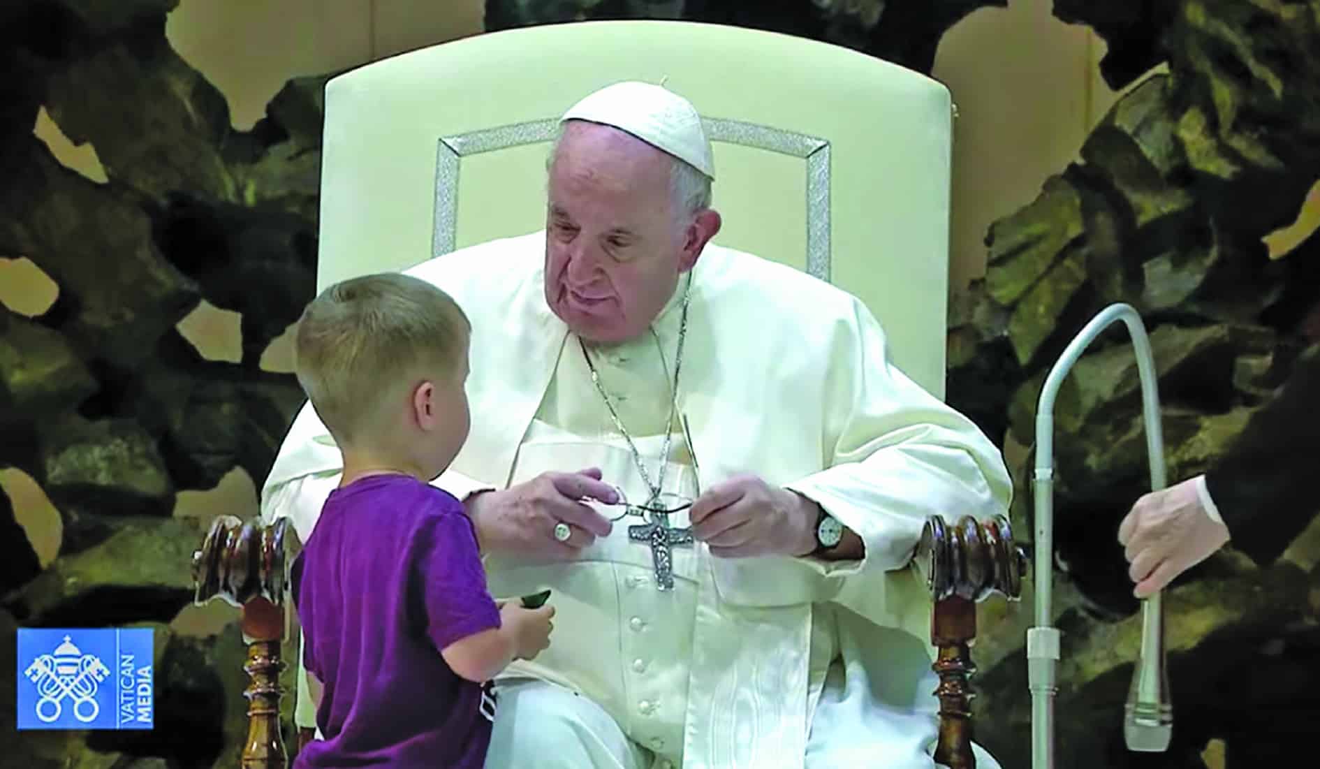 El Papa Francisco ha permitido que los niños se acerquen hasta él en algunas de sus audiencias generales, en las que aprovecha para enfatizar a los adultos: "sean como niños".