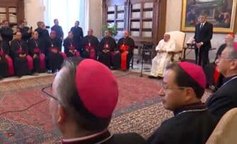 El Papa Francisco se reúne con el Cardenal mexicano Carlos Aguiar en el Vaticano