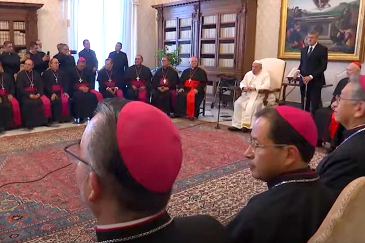 El Papa Francisco se reúne con el Cardenal mexicano Carlos Aguiar en el Vaticano