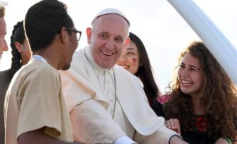 Los 3 lenguajes que el Papa Francisco pide aprender a los jóvenes