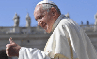 El Papa Francisco se recupera favorablemente de operación
