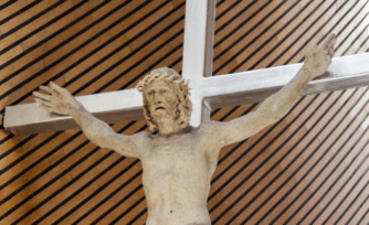 Un Cristo que muestra los últimos momentos de sufrimiento antes de morir