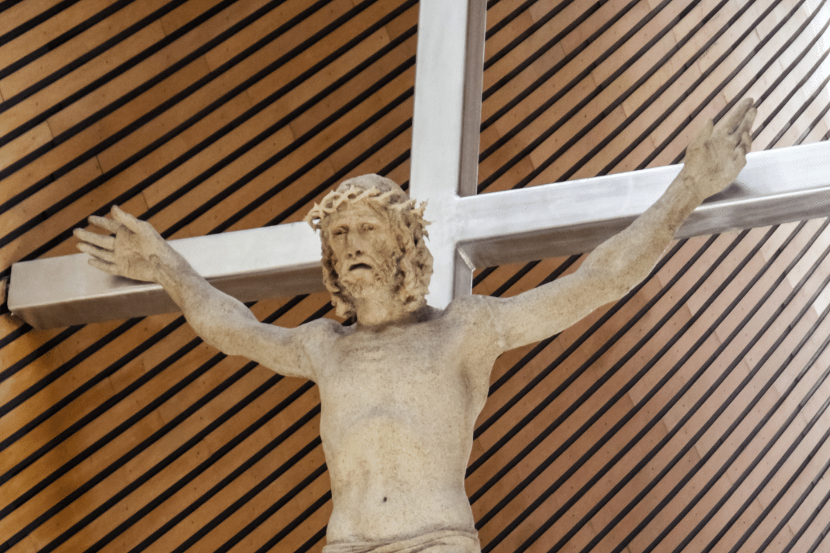 Un Cristo que muestra los últimos momentos de sufrimiento antes de morir