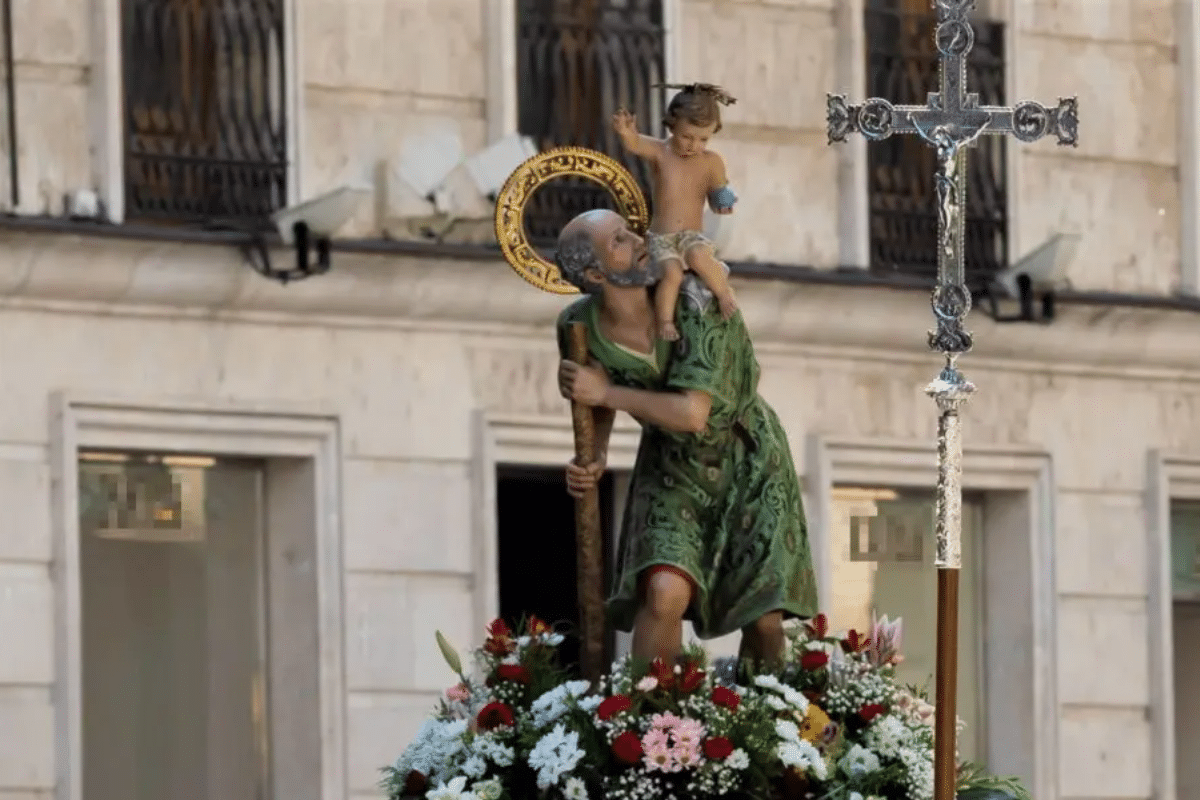 San Cristóbal, el gigante que ayudó al Niño Jesús a cruzar un río y se convirtió en el patrón de los transportistas