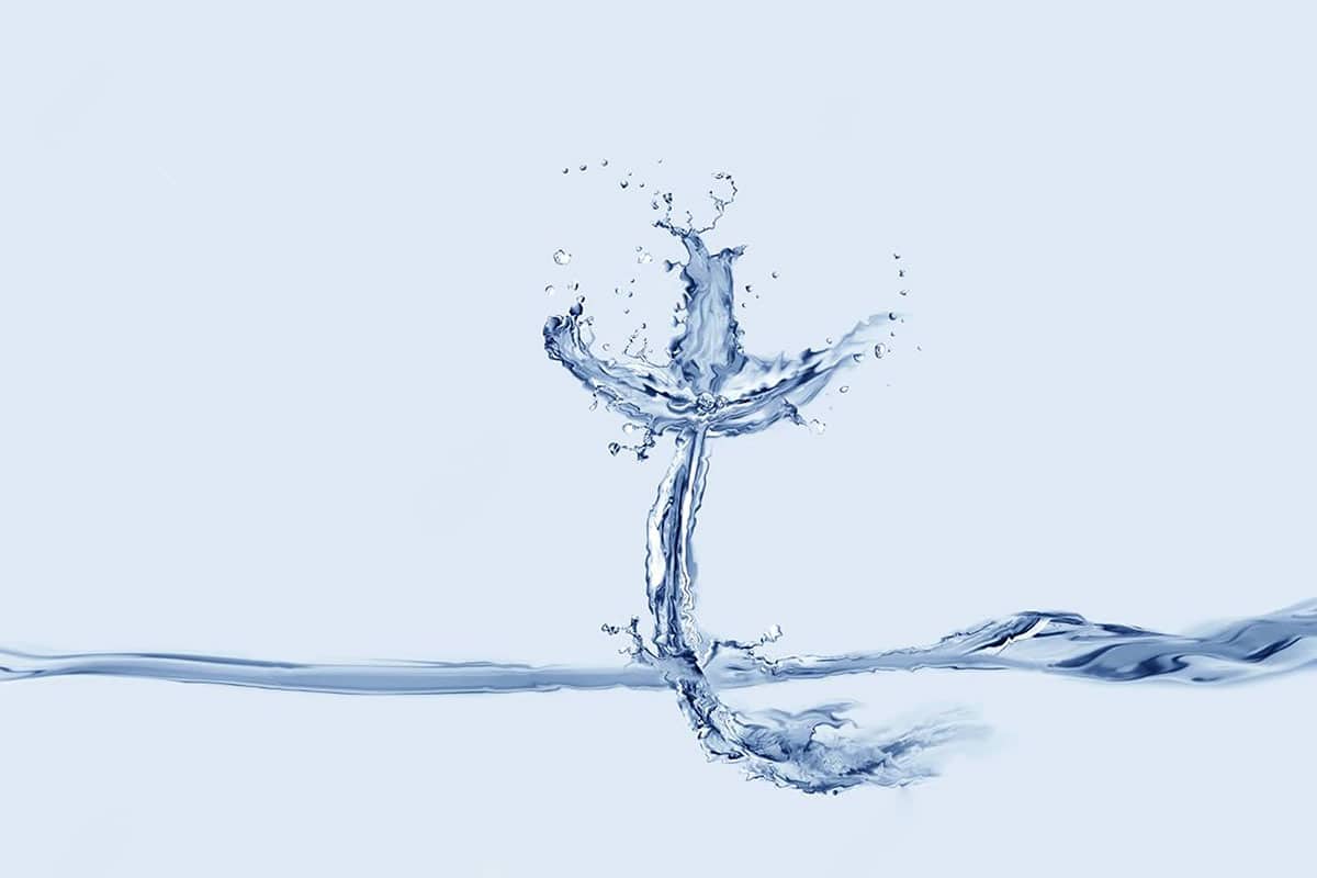 4 momentos en que te conviene usar agua bendita