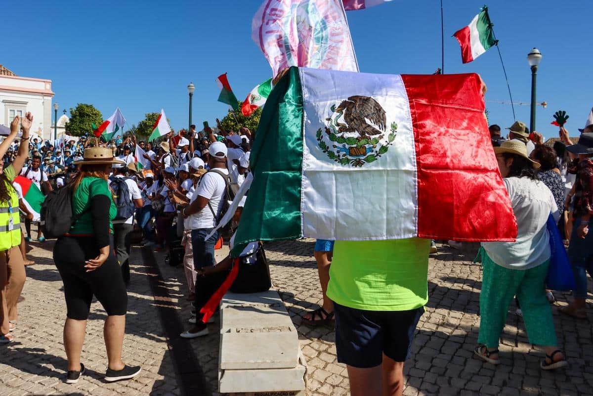 Jóvenes mexicanos coinciden en la pre-jornada de la JMJ en Lisboa  y arman 'lío' en grande
