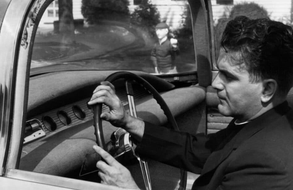 El sacerdote inventor que diseñó el auto más feo -y más seguro- del mundo