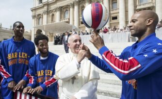 Papa Francisco: "básquetbol, el deporte que se juega mirando al cielo"