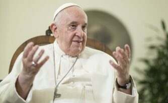 El Papa responde en podcast a un 'trans', una joven bipolar, un adicto a videojuegos y dos presos