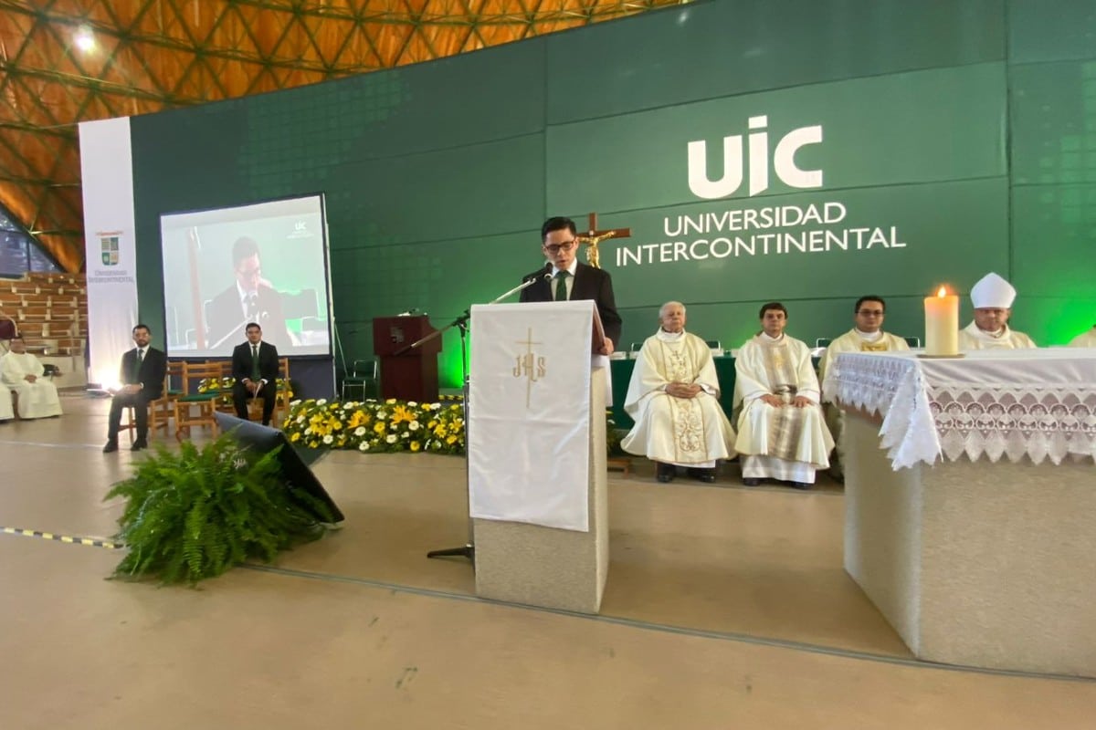 UIC presenta a su nuevo rector, al Mtro. Hugo Avendaño Contreras