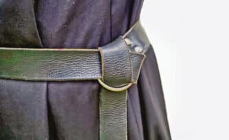 ¿Cuál es el significado del ceñidor, cíngulo o cinturón que usan sacerdotes y religiosos?