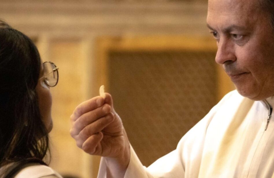 ¿Los católicos somos caníbales por comer el Cuerpo y la Sangre de Cristo?