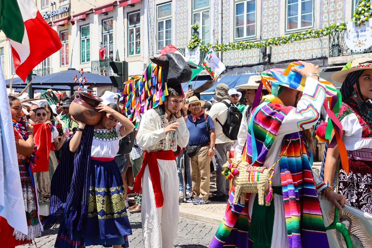 Mexicanos ponen color y alegría al arranque de la JMJ Lisboa 2023