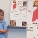 Niño elige a Jesús como su superhéroe favorito y sorprende a toda la clase