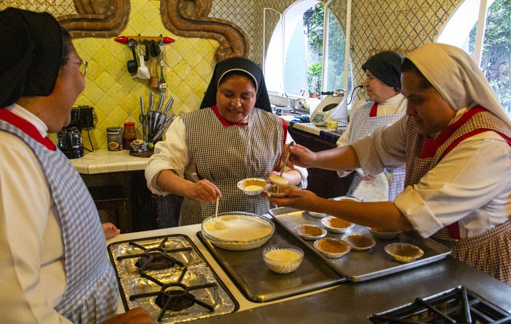 En las cocinas de los conventos se crean deliciosos postres.