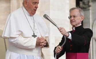"Dejen de asfixiar al África", pide el Papa Francisco a los poderosos